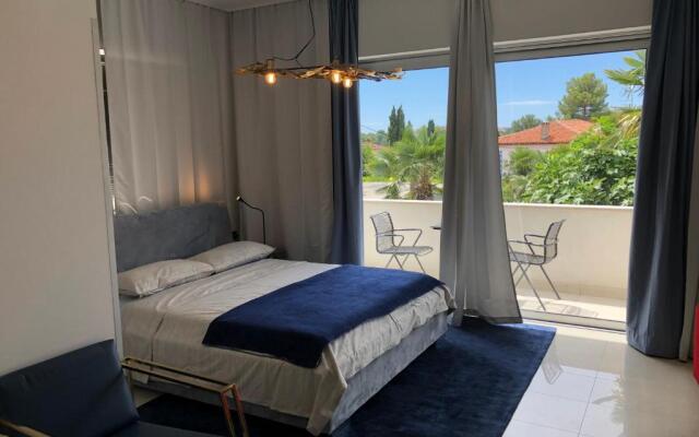 Studio Lycia Top 2020