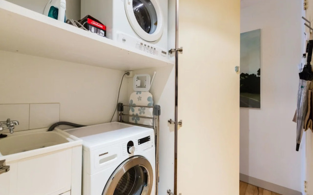 GEM, 1BDR Melbourne Apartment