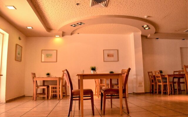 Beach Hotel by Zvieli hotels
