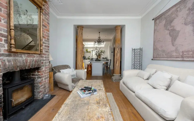 Host Stay The Walpole House