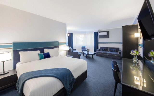 Ramada by Wyndham Diplomat Canberra