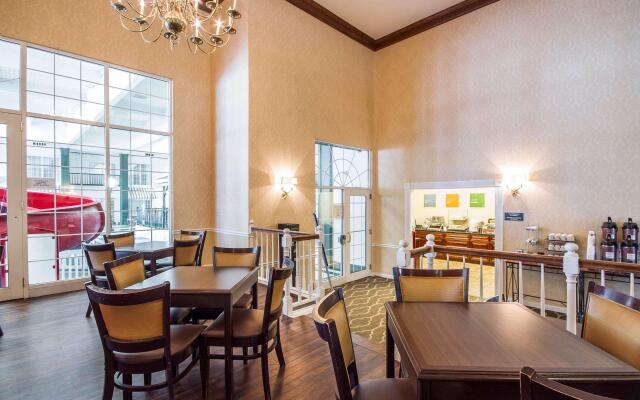 Comfort Suites Appleton Airport