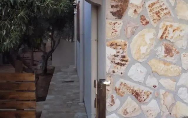 Nikos House Megara