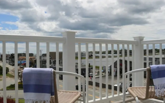 The Sea Breeze Inn