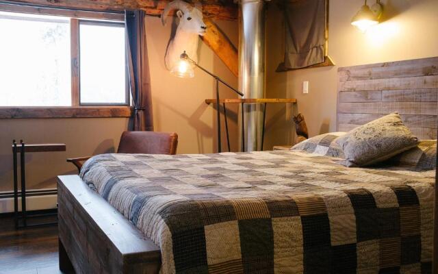 Arctic Divide Lodge