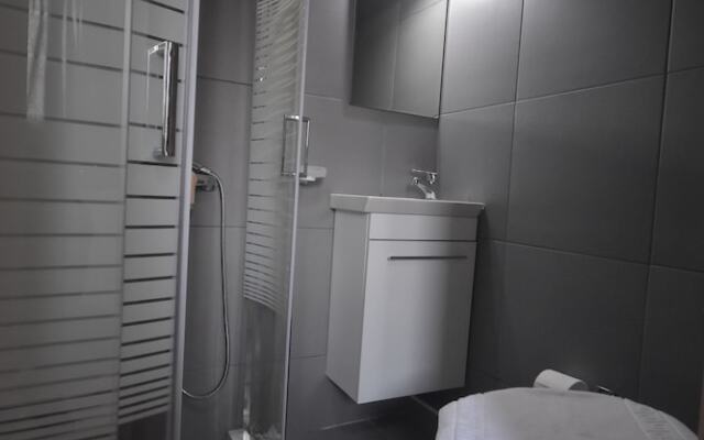 Avr Deluxe Suites 4 Airport Free Shuttle
