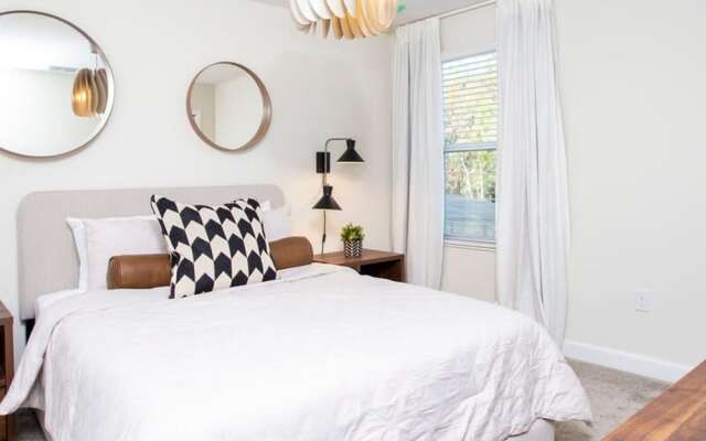 4577 Stunning 7BD Home