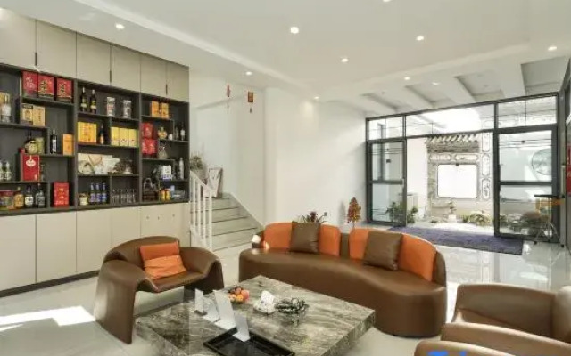 Free House (Dali Yusheng Temple Three Pagodas)