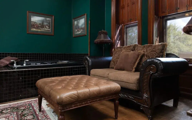 Reynolds Mansion B&B