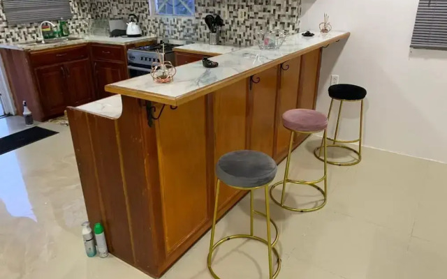 1 Bed Apartment - Sleeps 2 - Parking - Wifi