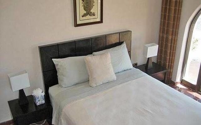 Short Walk to Downtown&Beach from Villa Serrana