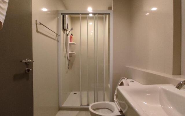 Pattaya Beach Sea View Rooftop Pool Resort