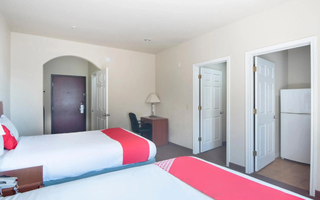 OYO Townhouse Clute Lake Jackson