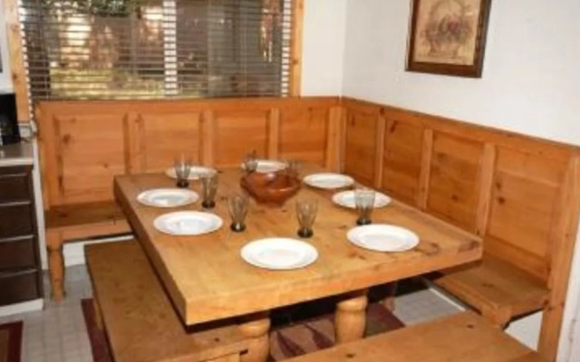 1247 Lester Street By Redawning