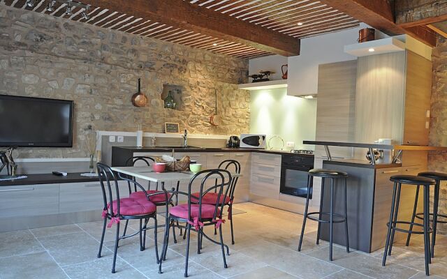 Luxurious Villa in Aix-en-Provence with Jacuzzi