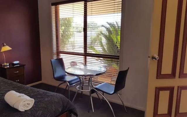Gateway Motor Inn