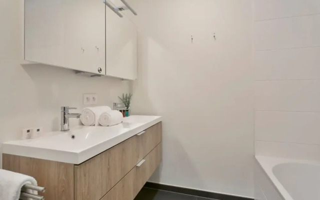 Cosy Family Apartment With Parking Near the Beach