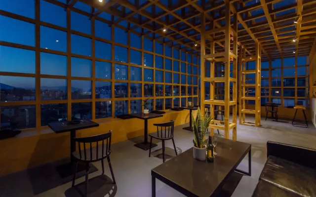 Hometown Voice · Stay at Vista Designer's Garden