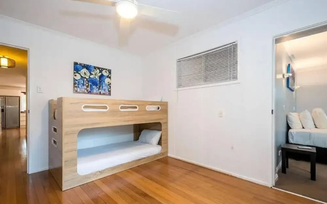 4 BDRM Pet Friendly Home 200m to Creek
