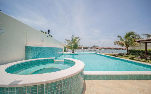 Casa Moderna com Quatro Suítes no Canal da Marina