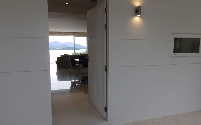 Condo Studio B at Replay E305