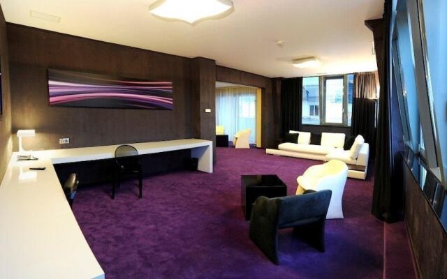 Plaza V Business and SPA