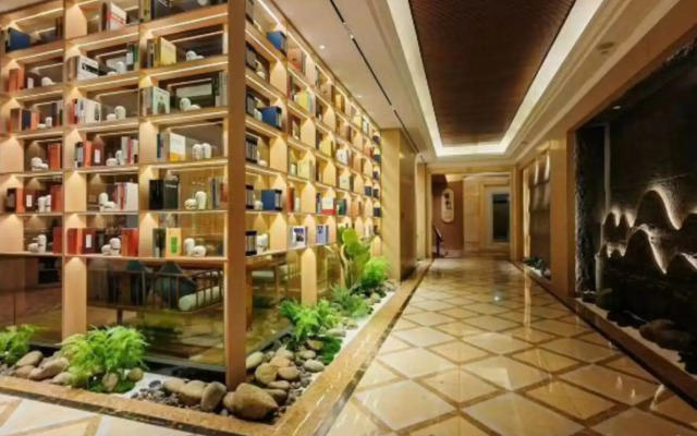 Malata Carrey International Hotel (Wuhan Textile University tanxinpei Park Subway)