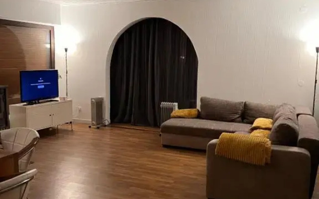 Beautiful 8 Bed Apartment in Hallenberg