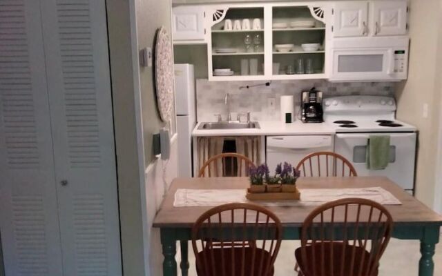 Tropical Enchanted Oaks Villa