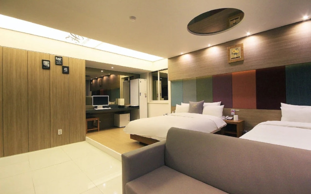 H Drive Hotel