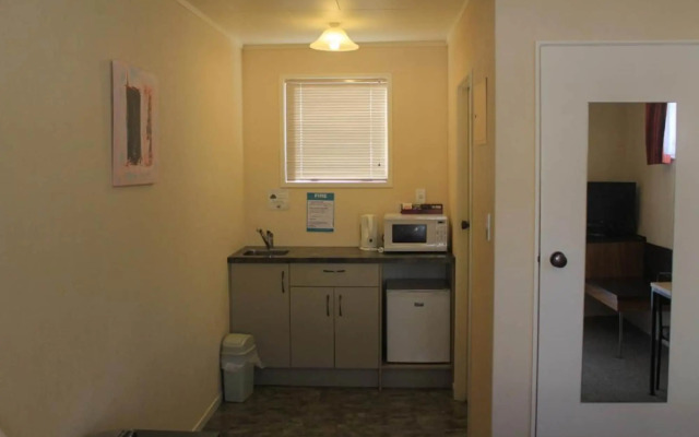 Coronation Court Motel