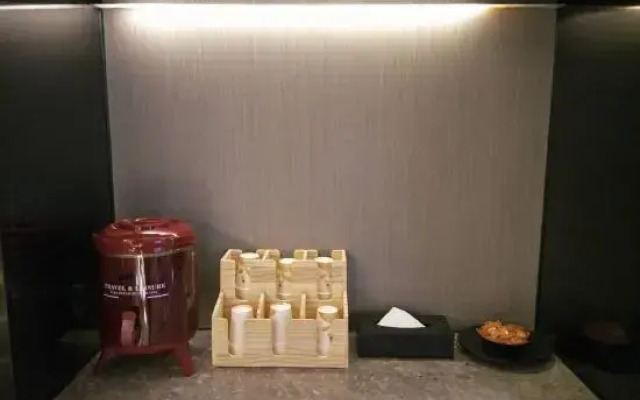 Orange Changsha Yanghu New City Metro Station Hotel