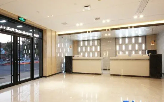 Rongjing Hotel (Rongcheng Baiyangdian High-speed Railway Station Branch)