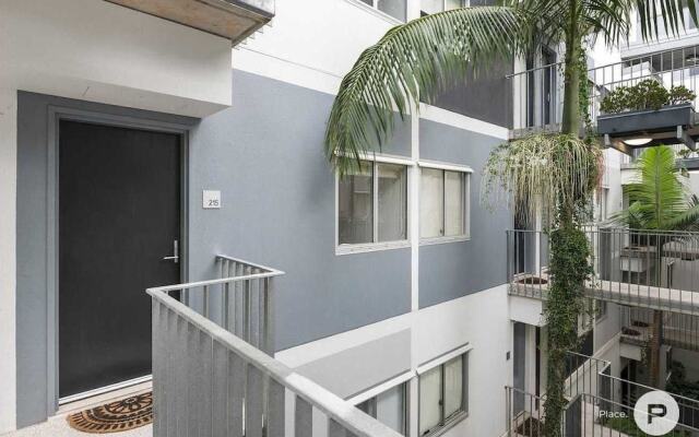 Miro Apartments