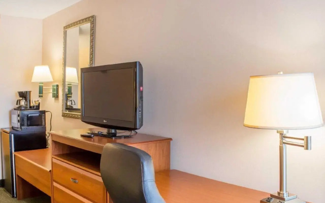 Econo Lodge Raleigh near Walnut Creek Amphitheatre