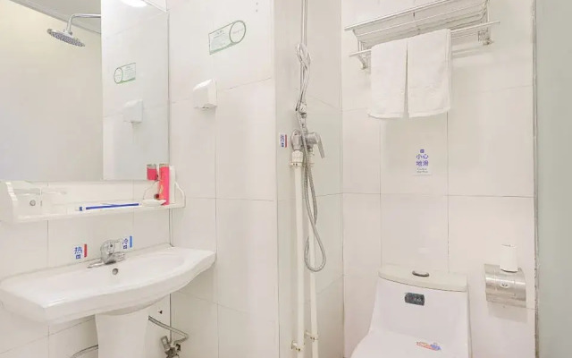 XinYuHaoHotel（formerlyOrientalPearlHotel）