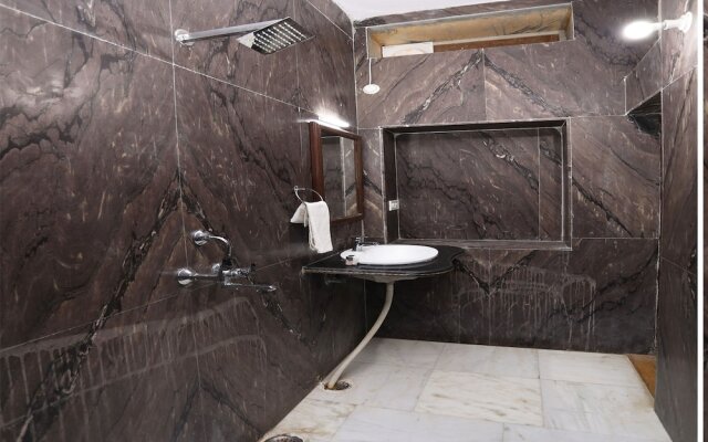 OYO 7426 Hotel Classic Inn
