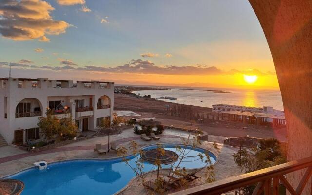 Half Moon - Sunny Dahab resort