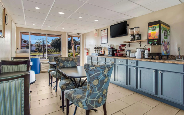 Econo Lodge Coliseum