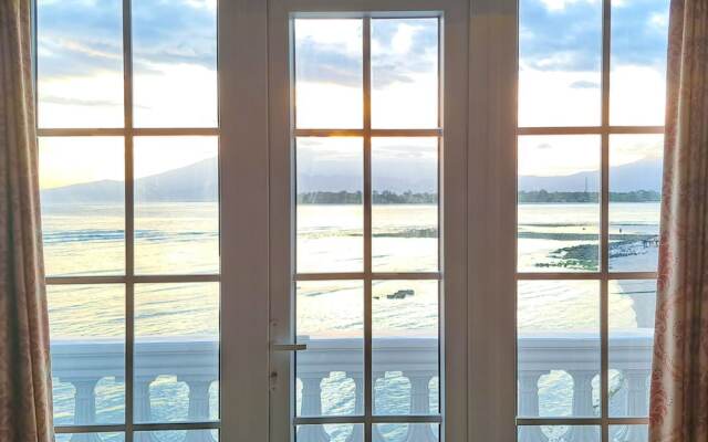 Gili Beachfront Suites