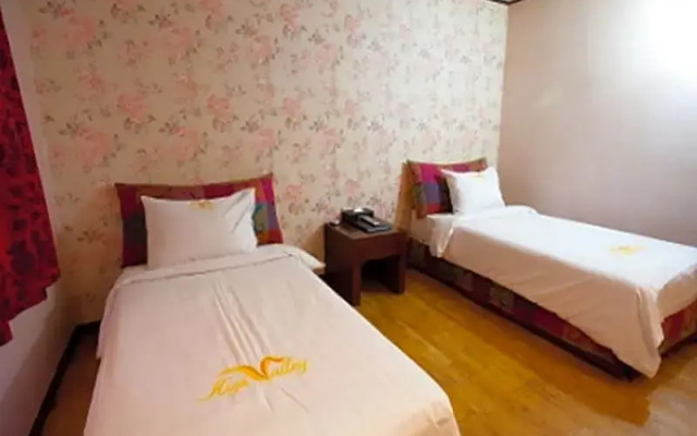 Goodstay HighValley Hotel