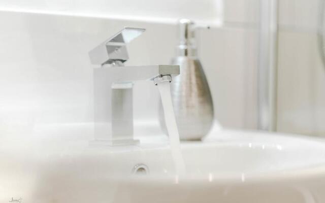 Liverpool Harrow Road Sleeps 6- Infinity Apartment