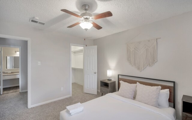 Lovely Midland Getaway With Fitness Center