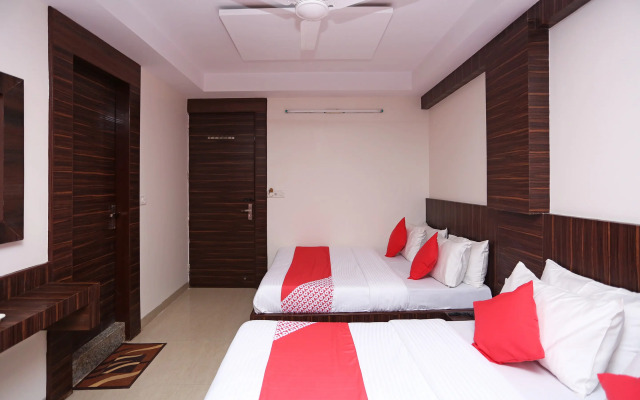 OYO 10733 Hotel Kingdom of Sai