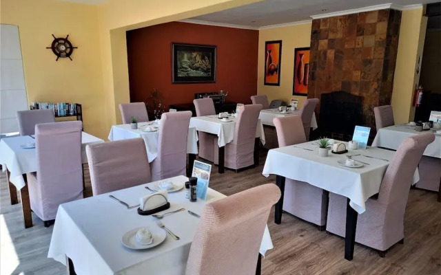 Mandalay Beach B & B