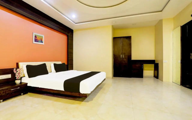 OYO 27960 Hotel Divya Sai Palace
