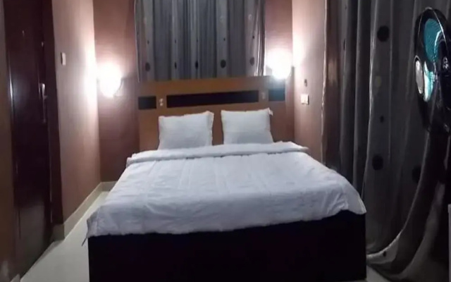 Momak 2 Hotel & Suites