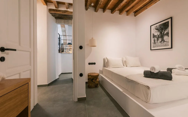 Kalathos Square Luxury Suites