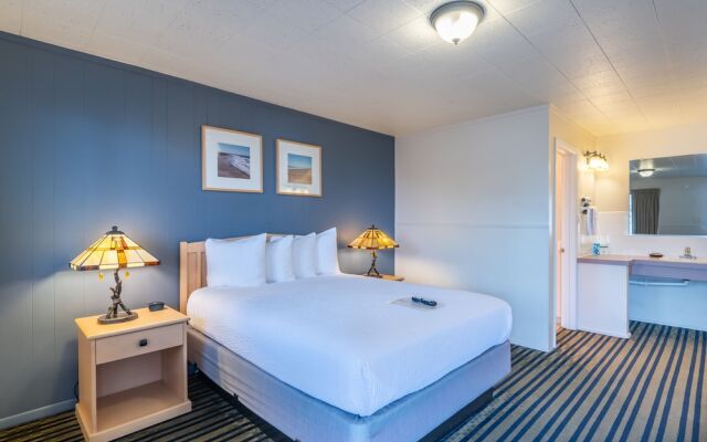 Pacific Reef Hotel & Light Show