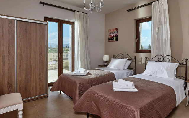 Stunning apartment in Kamilari with swimming pool